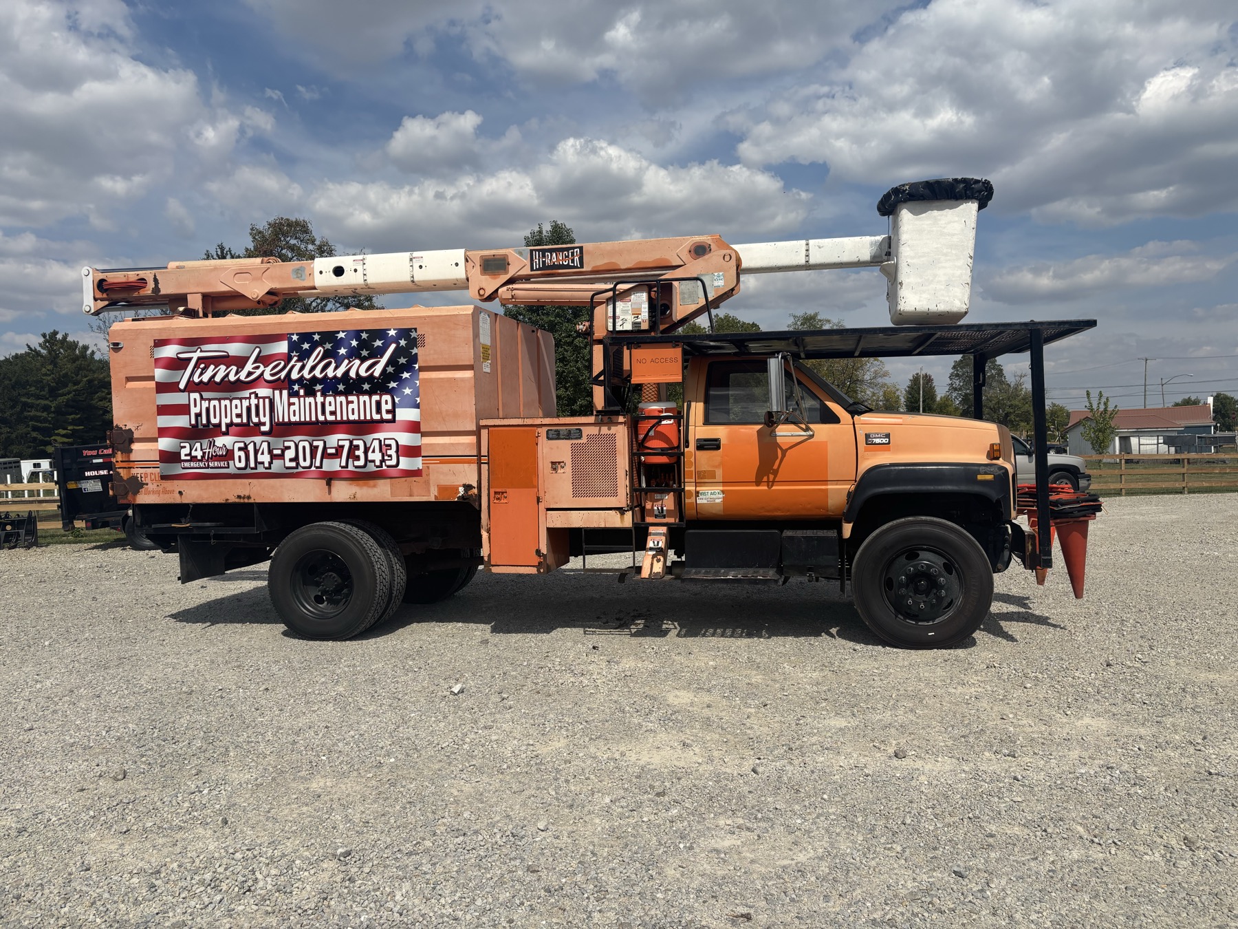 Timberland bucket truck in action